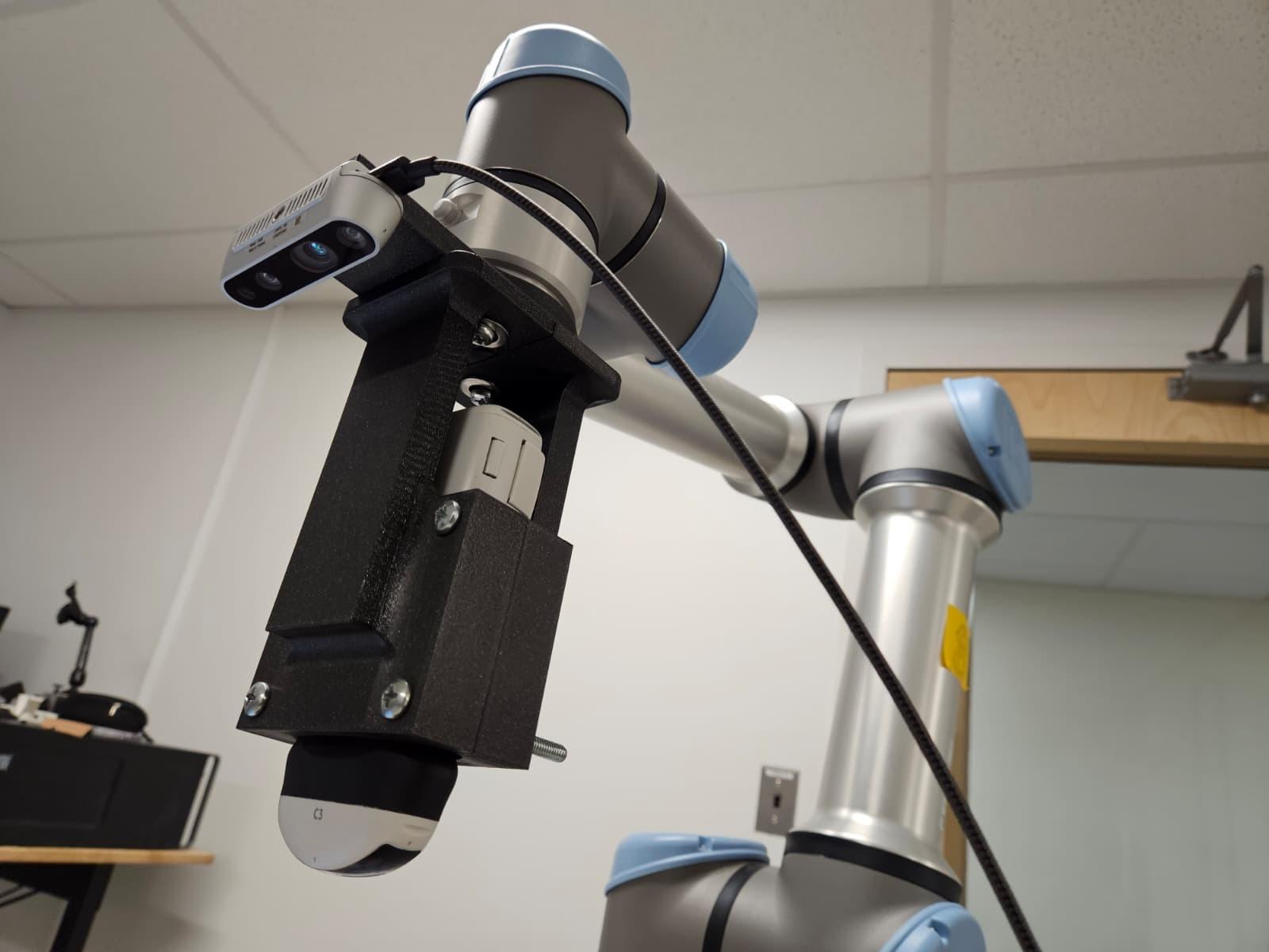 Clarius C3 HD3 mounted on UR5e
